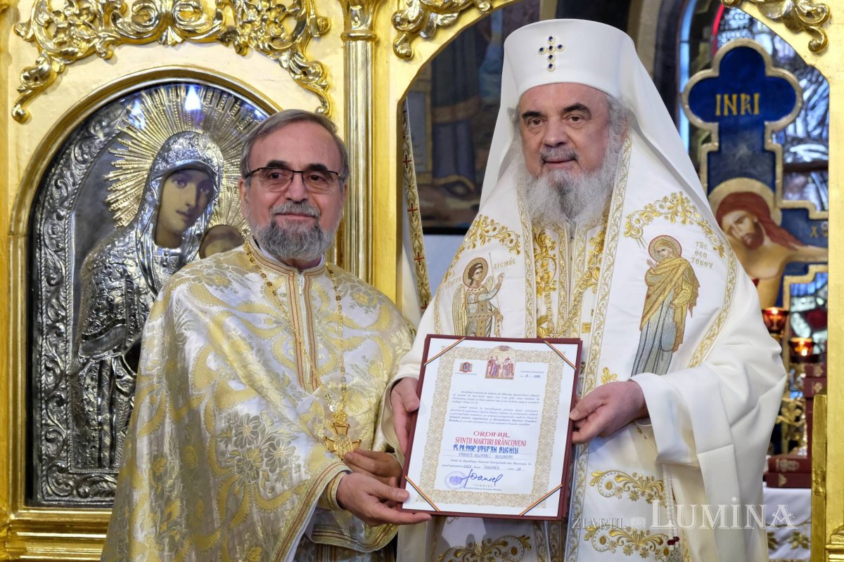 „Catapeteasma unei biserici este icoana Împărăţiei cerurilor” 137878