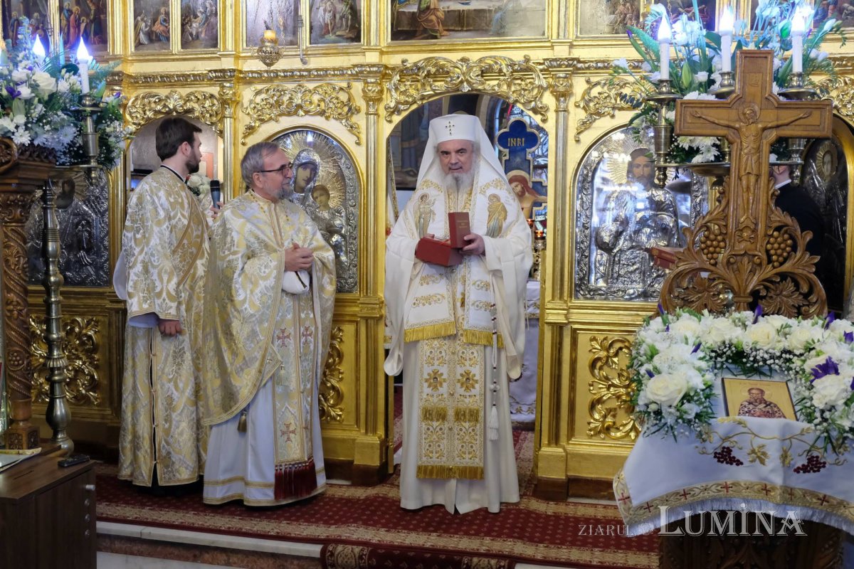 „Catapeteasma unei biserici este icoana Împărăţiei cerurilor” 137883