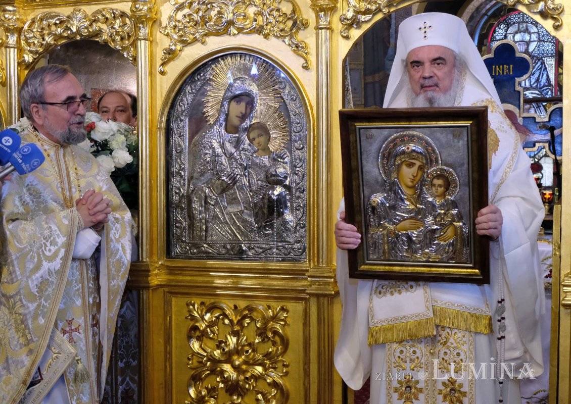 „Catapeteasma unei biserici este icoana Împărăţiei cerurilor” 137885