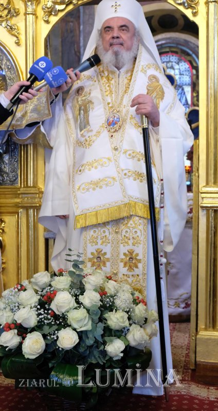 „Catapeteasma unei biserici este icoana Împărăţiei cerurilor” 137886