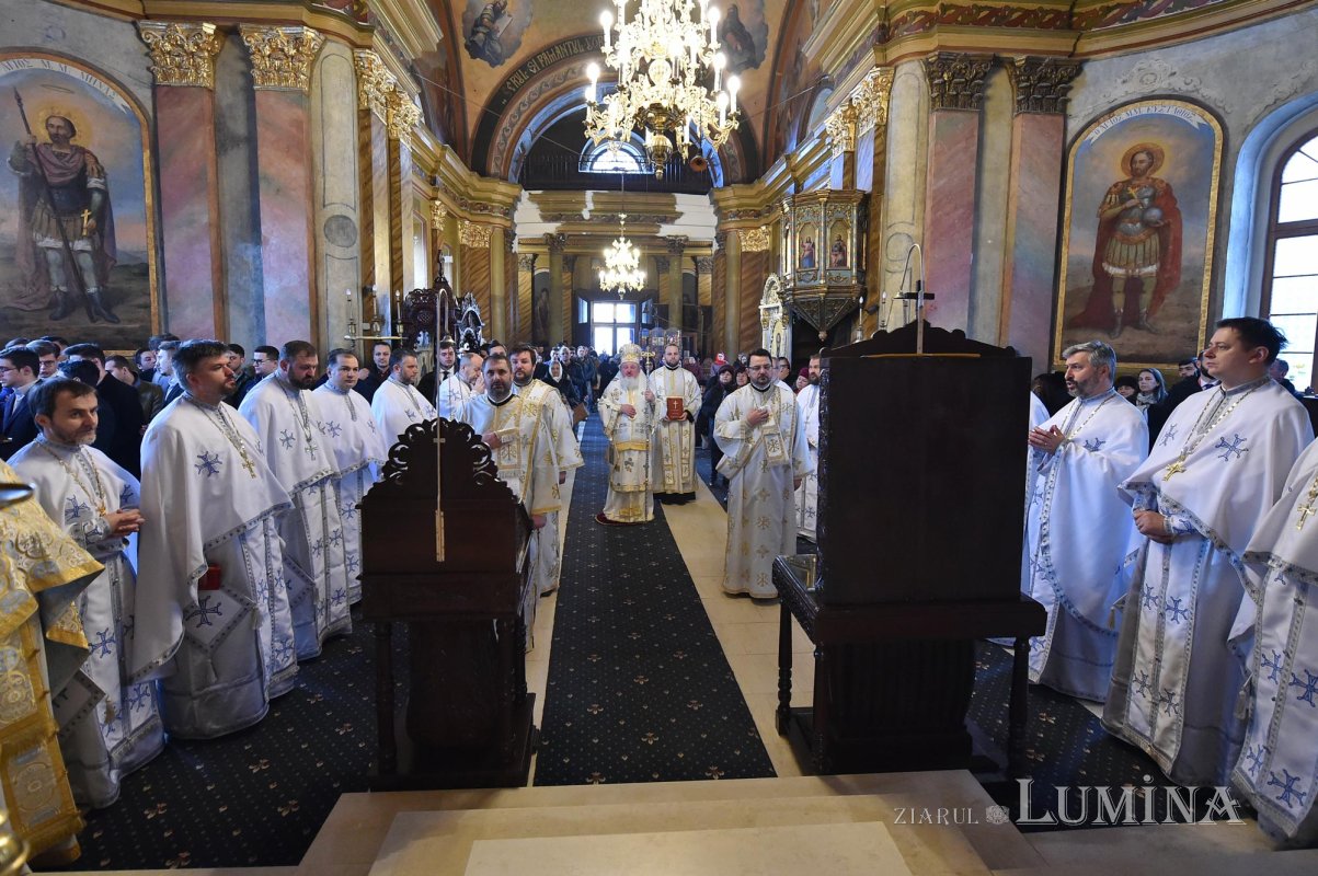 Sărbătoarea Sfinților Trei Ierarhi, icoană a comuniunii şi frăţietăţii 138224