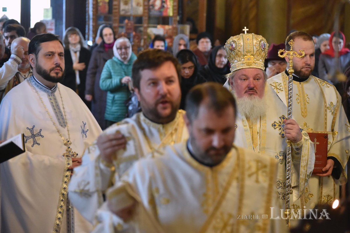 Sărbătoarea Sfinților Trei Ierarhi, icoană a comuniunii şi frăţietăţii 138227