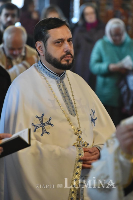 Sărbătoarea Sfinților Trei Ierarhi, icoană a comuniunii şi frăţietăţii 138228