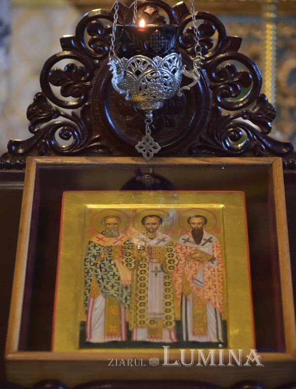 Sărbătoarea Sfinților Trei Ierarhi, icoană a comuniunii şi frăţietăţii 138237
