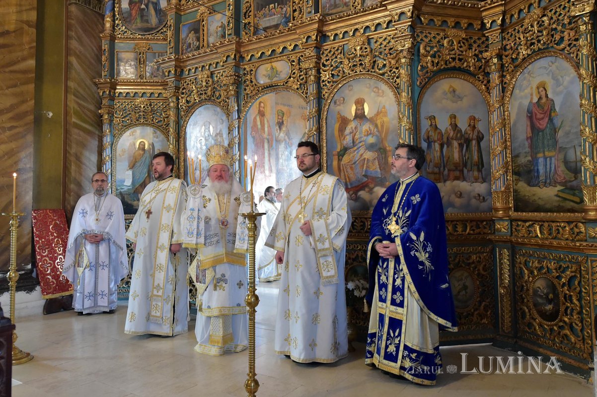 Sărbătoarea Sfinților Trei Ierarhi, icoană a comuniunii şi frăţietăţii 138239