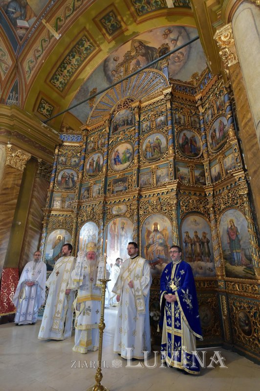 Sărbătoarea Sfinților Trei Ierarhi, icoană a comuniunii şi frăţietăţii 138240