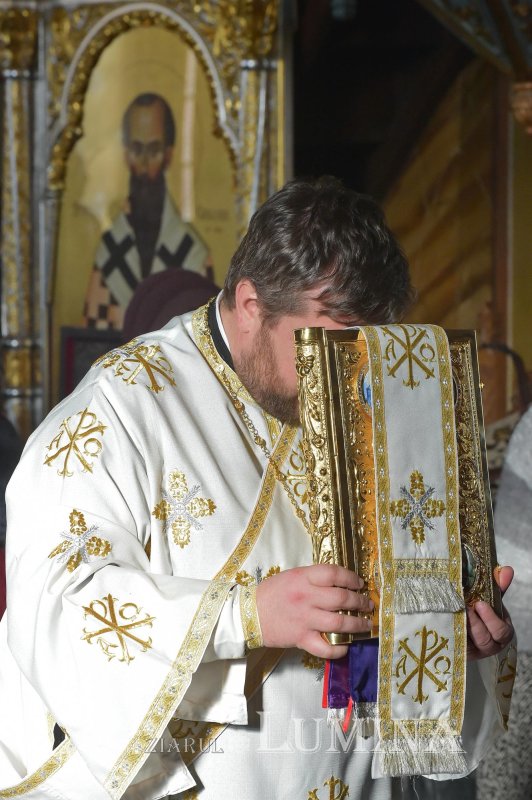 Sărbătoarea Sfinților Trei Ierarhi, icoană a comuniunii şi frăţietăţii 138241