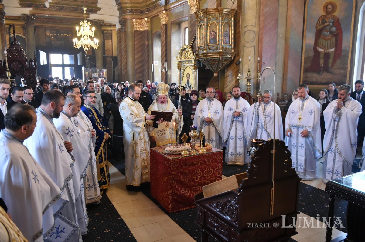 Sărbătoarea Sfinților Trei Ierarhi, icoană a comuniunii şi frăţietăţii 138245