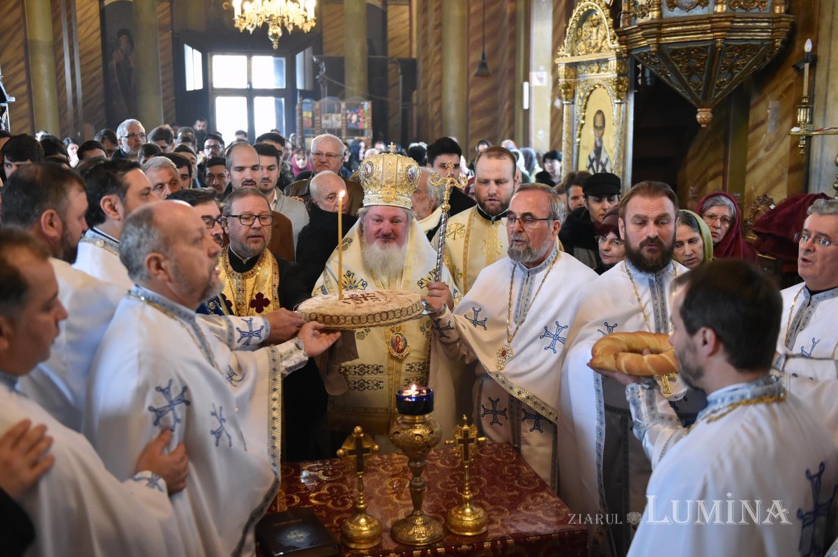 Sărbătoarea Sfinților Trei Ierarhi, icoană a comuniunii şi frăţietăţii 138247