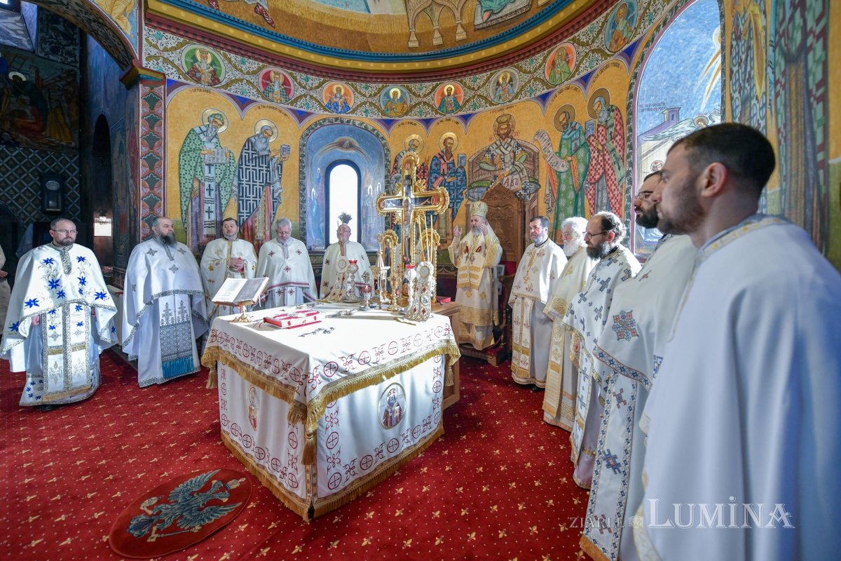 Arhiepiscopul Dunării de Jos a aniversat trei decenii de slujire arhierească 139430