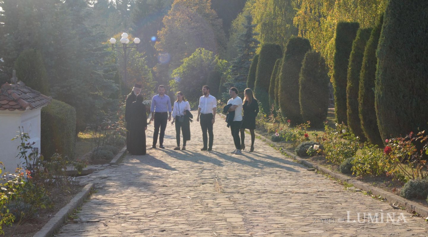 Într-un muzeu viu, la Mănăstirea Văleni din Argeș 139905