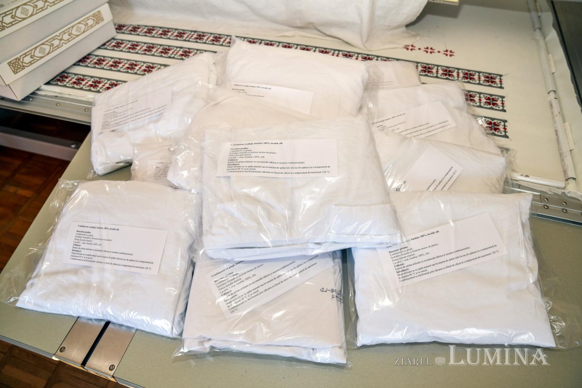 Arhiepiscopia Bucureștilor confecționează măști și combinezoane de protecție 142352