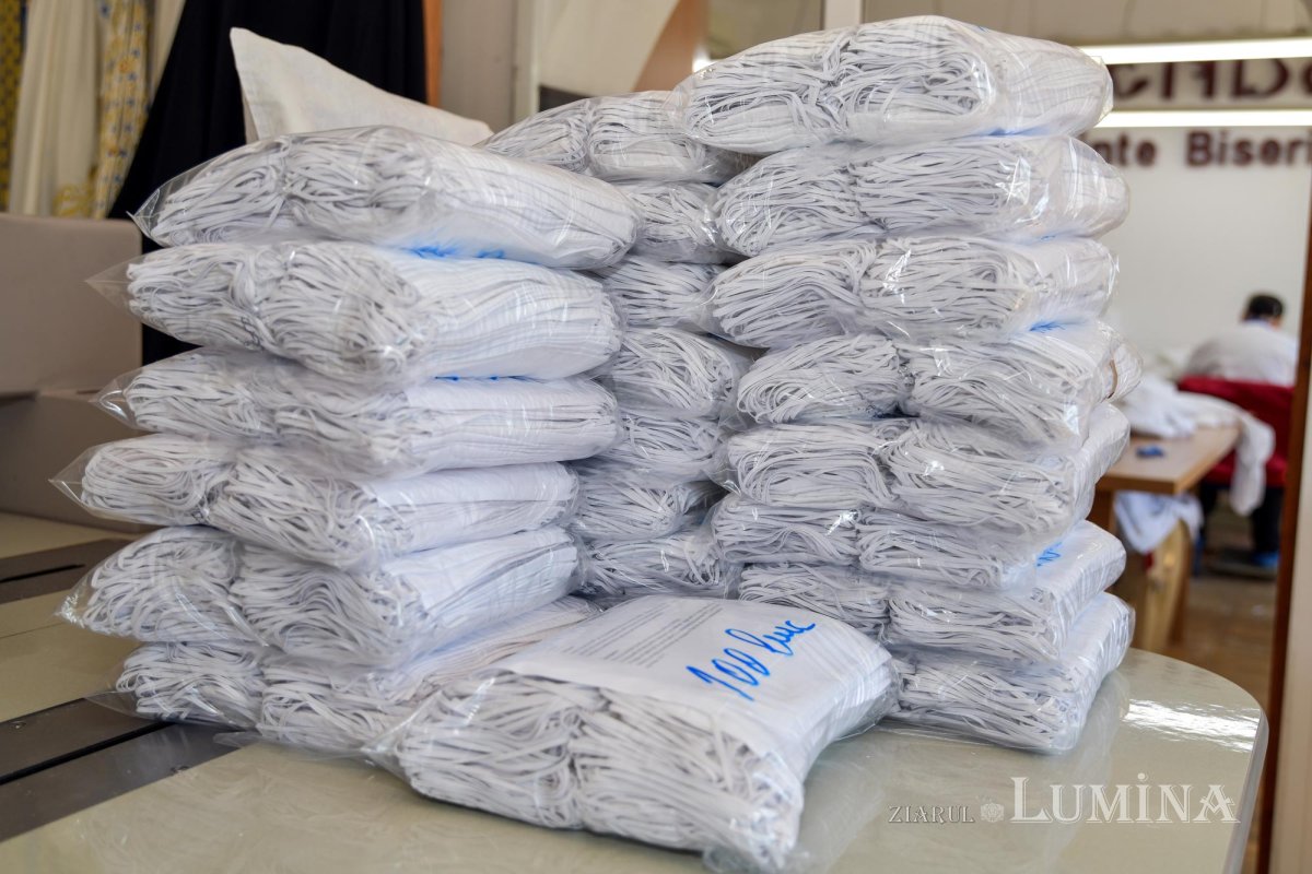 Arhiepiscopia Bucureștilor confecționează măști și combinezoane de protecție 142356