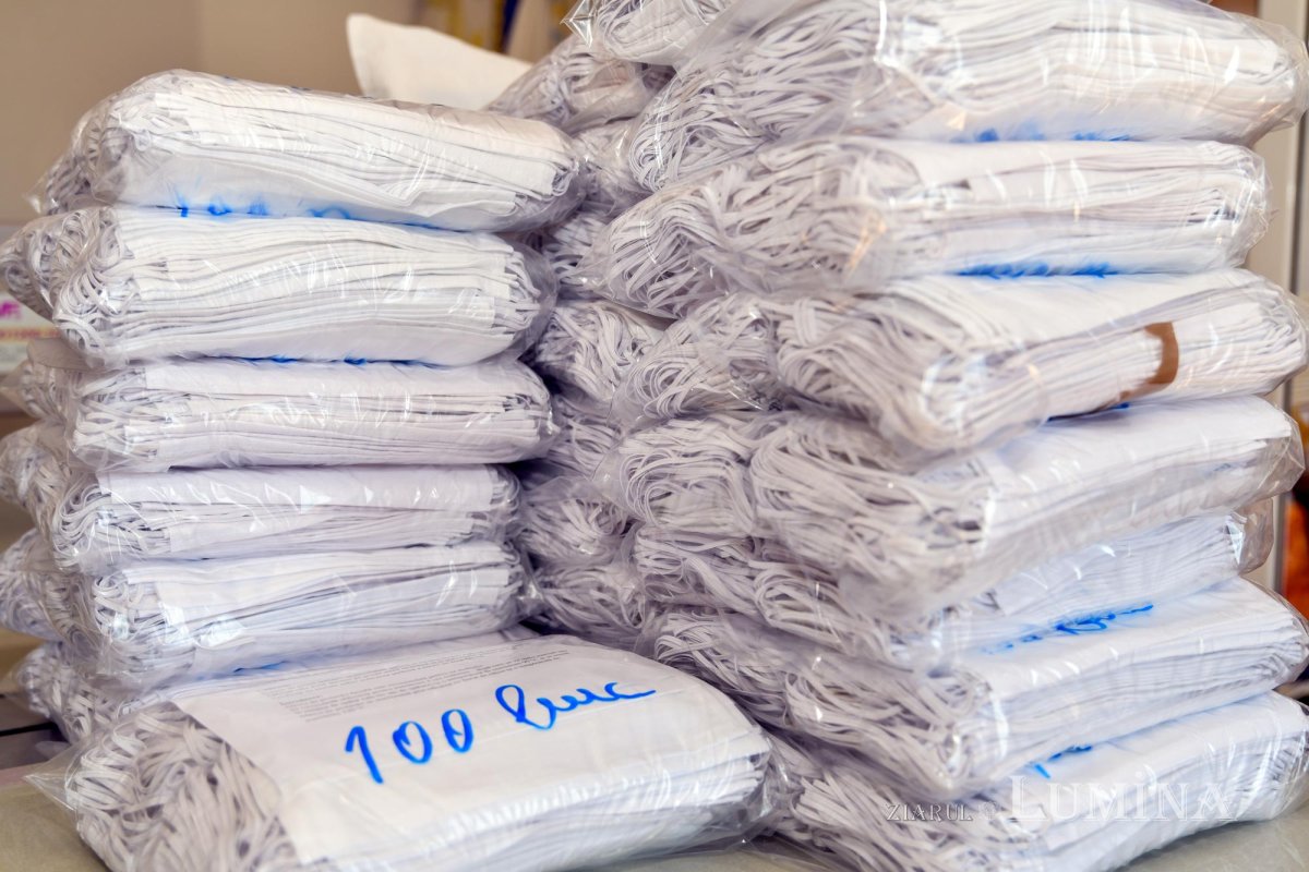 Arhiepiscopia Bucureștilor confecționează măști și combinezoane de protecție 142357