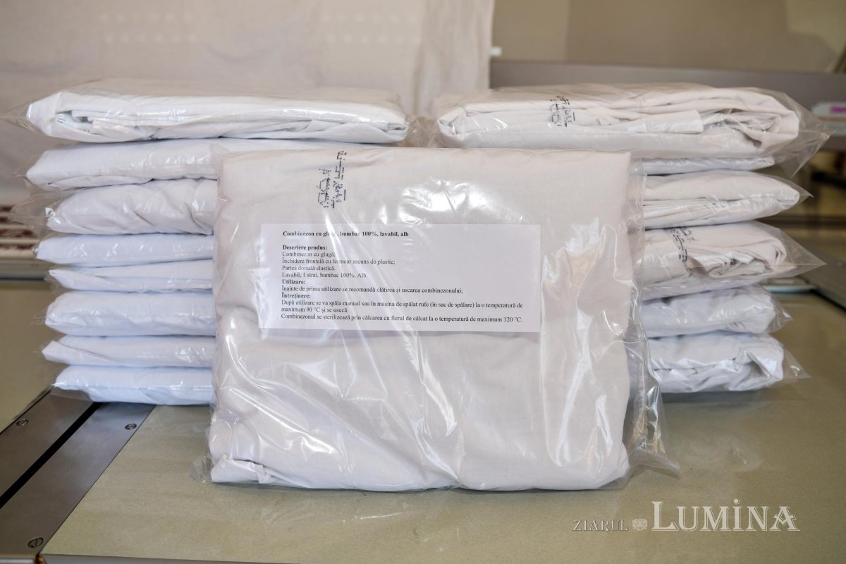 Arhiepiscopia Bucureștilor confecționează măști și combinezoane de protecție 142361