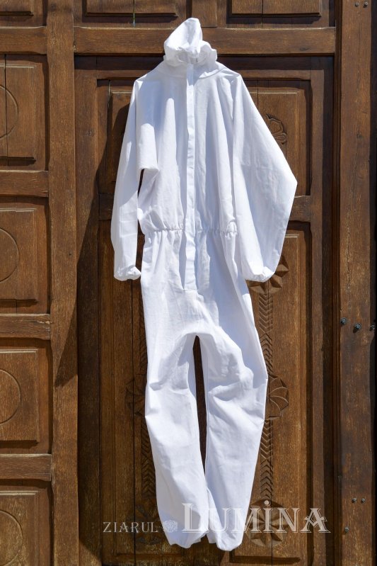 Arhiepiscopia Bucureștilor confecționează măști și combinezoane de protecție 142362