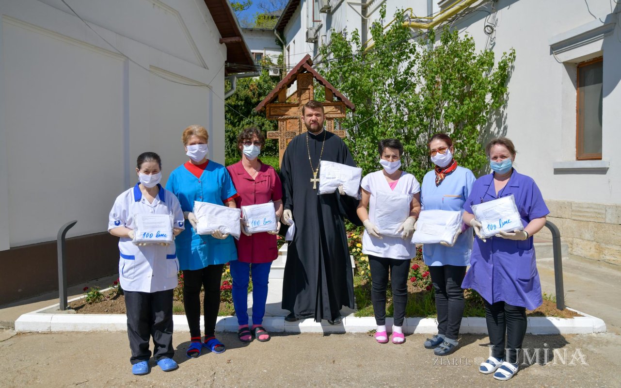 Arhiepiscopia Bucureștilor confecționează măști și combinezoane de protecție 142366