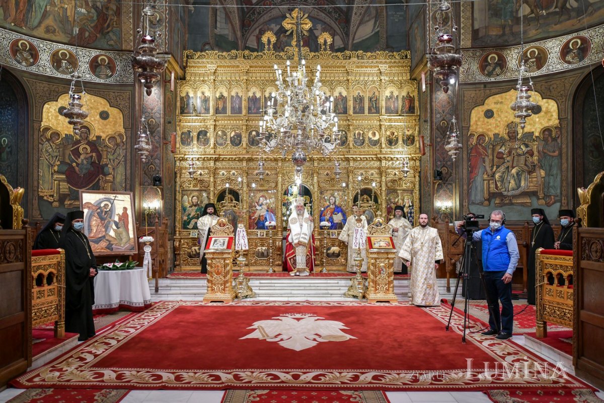 Sfânta Lumină de la Ierusalim a fost adusă în țară  143180