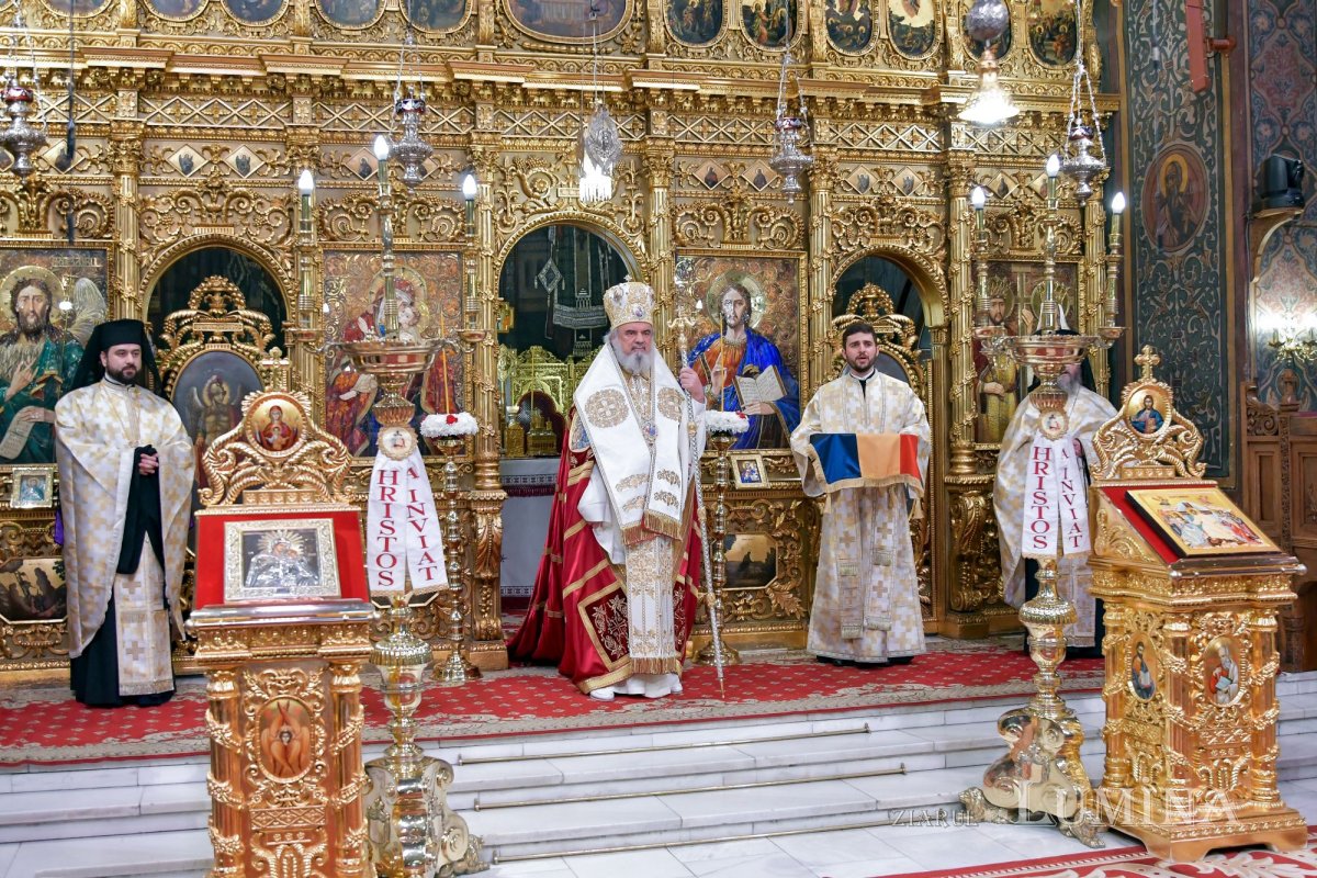 Sfânta Lumină de la Ierusalim a fost adusă în țară  143186