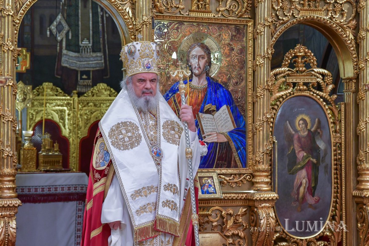 Sfânta Lumină de la Ierusalim a fost adusă în țară  143195