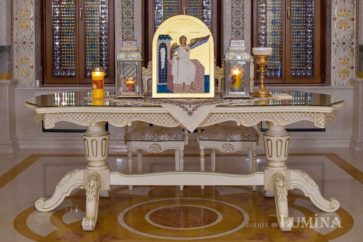 Sfânta Lumină de la Ierusalim a fost adusă în țară  143197