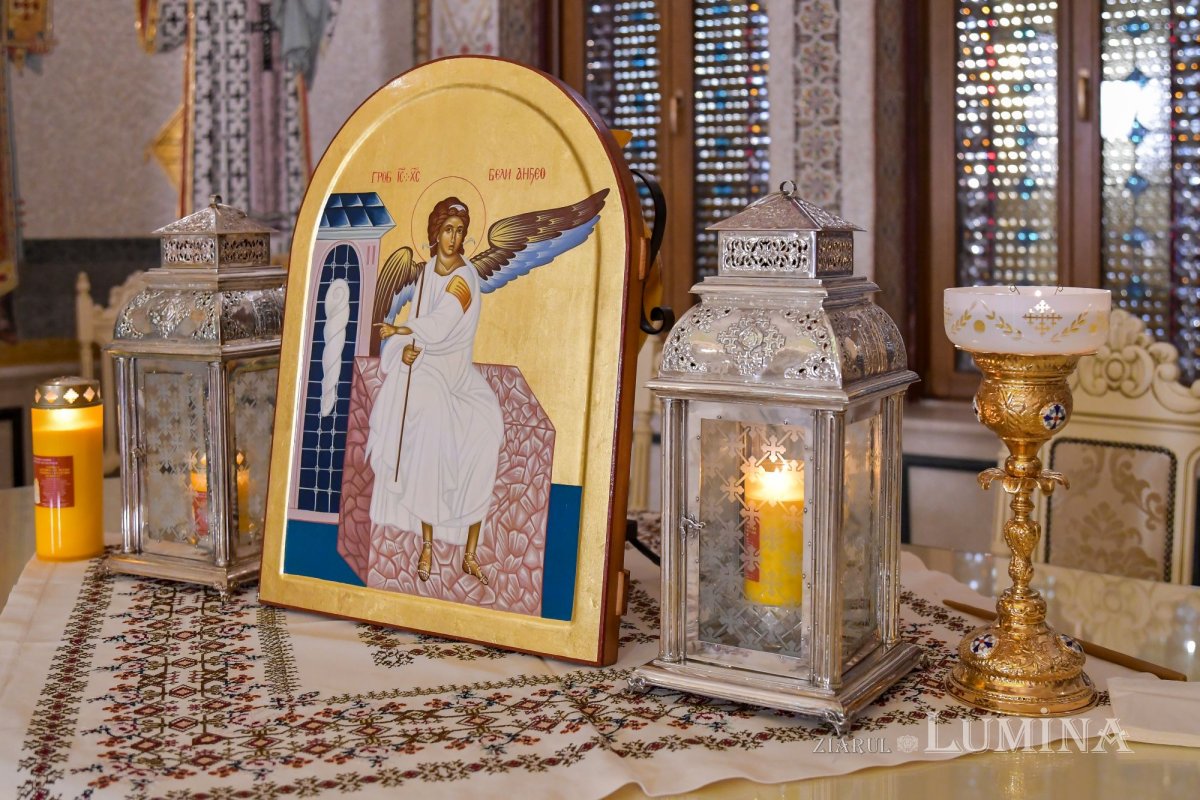 Sfânta Lumină de la Ierusalim a fost adusă în țară  143199