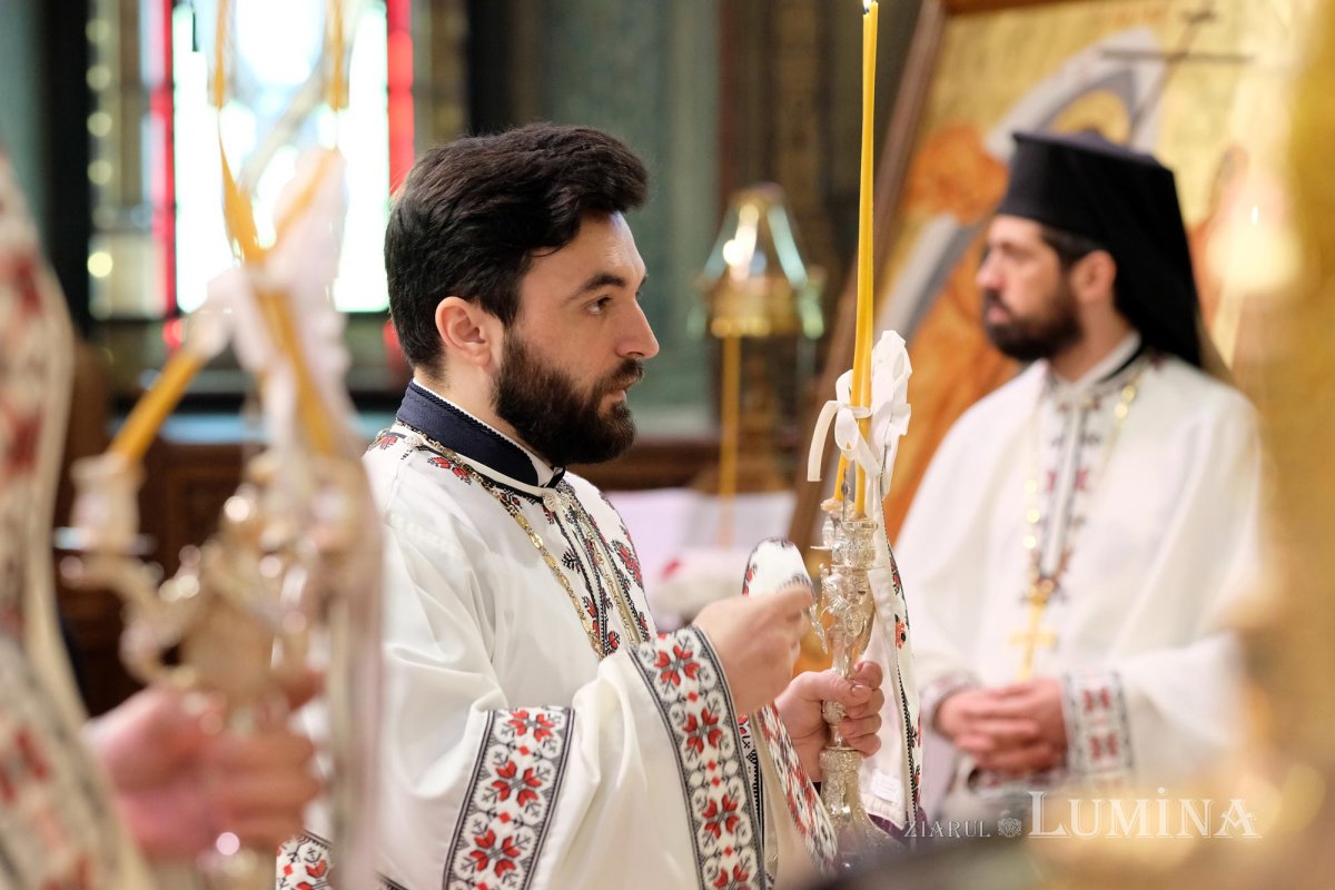 Slujba Vecerniei sau „A doua Înviere” din prima zi de Paști la Patriarhie 143284