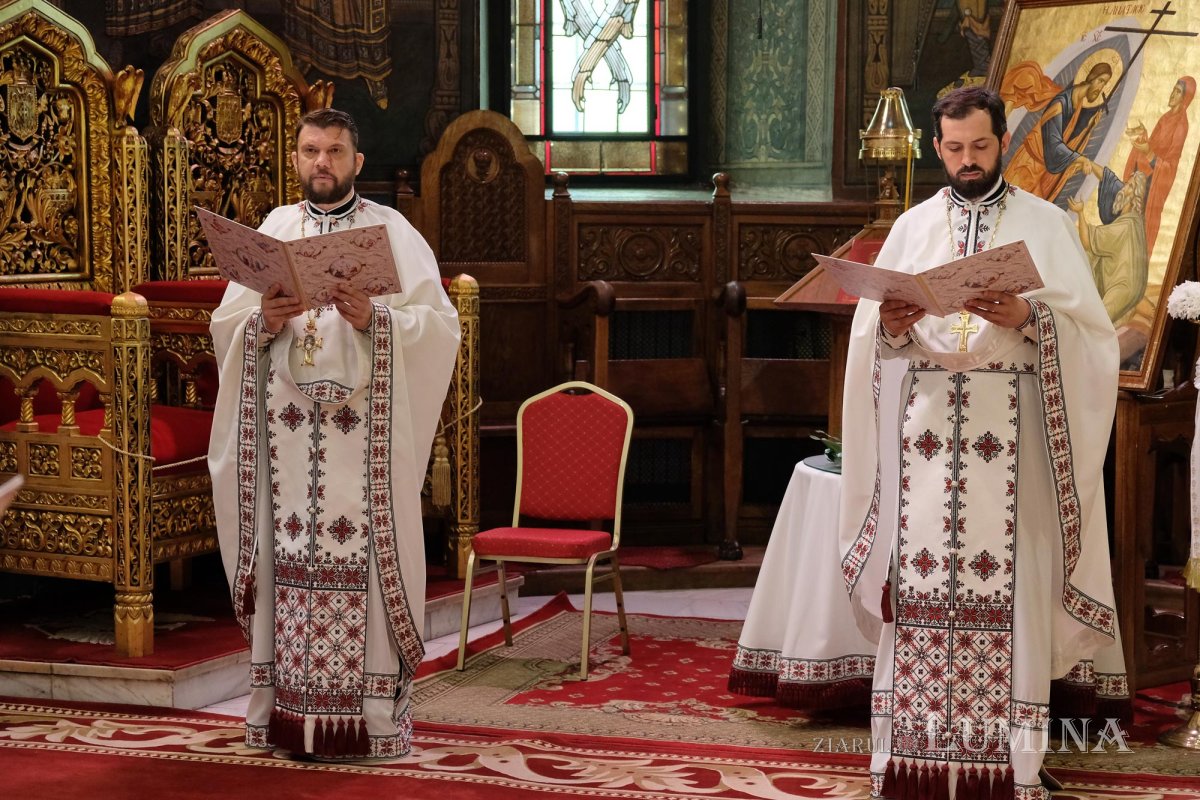 Slujba Vecerniei sau „A doua Înviere” din prima zi de Paști la Patriarhie 143292