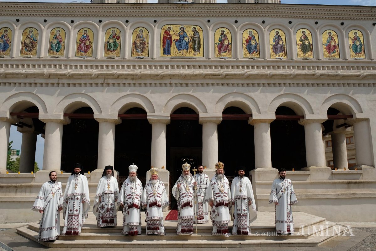 Slujba Vecerniei sau „A doua Înviere” din prima zi de Paști la Patriarhie 143296