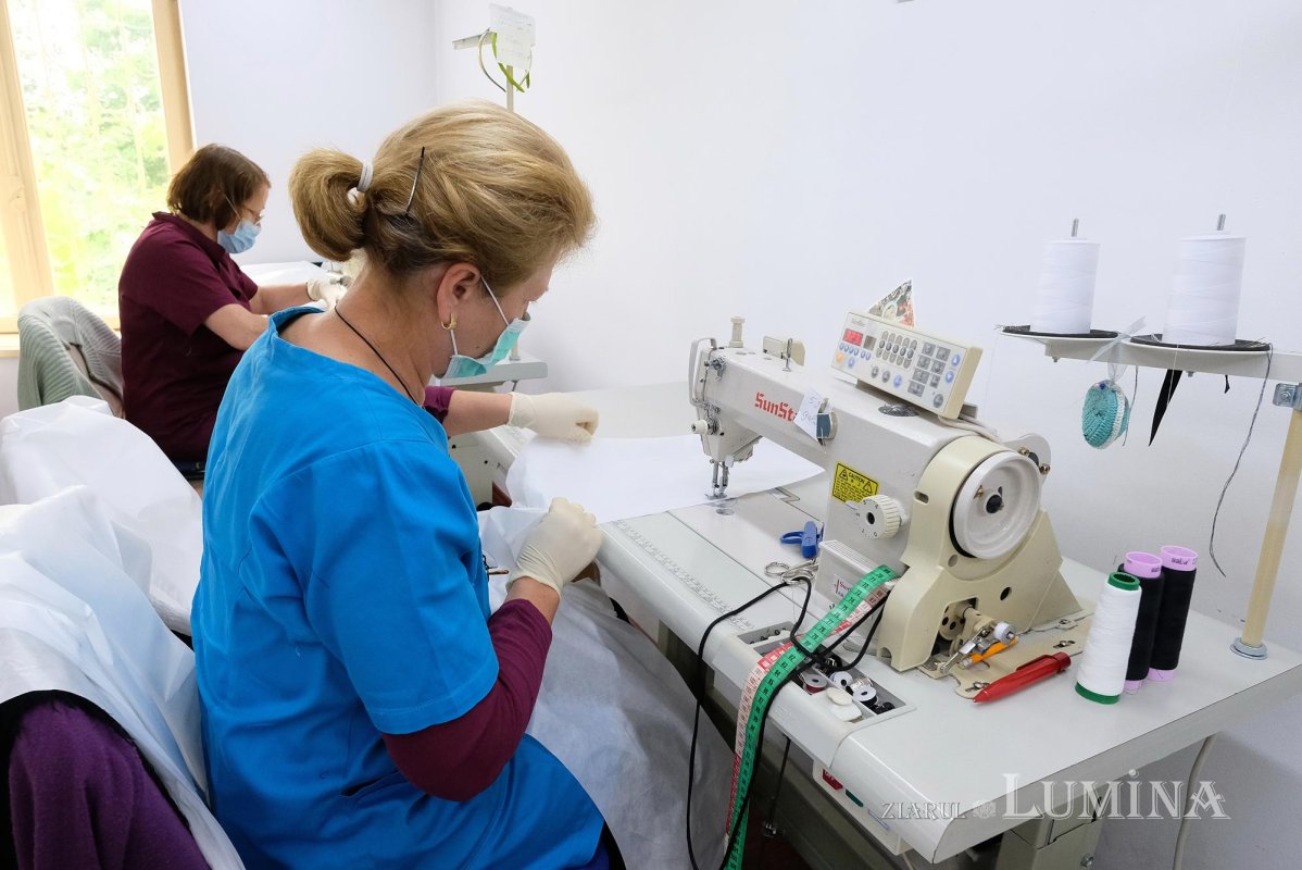 Arhiepiscopia Bucureştilor confecţionează noi combinezoane de protecţie 144072