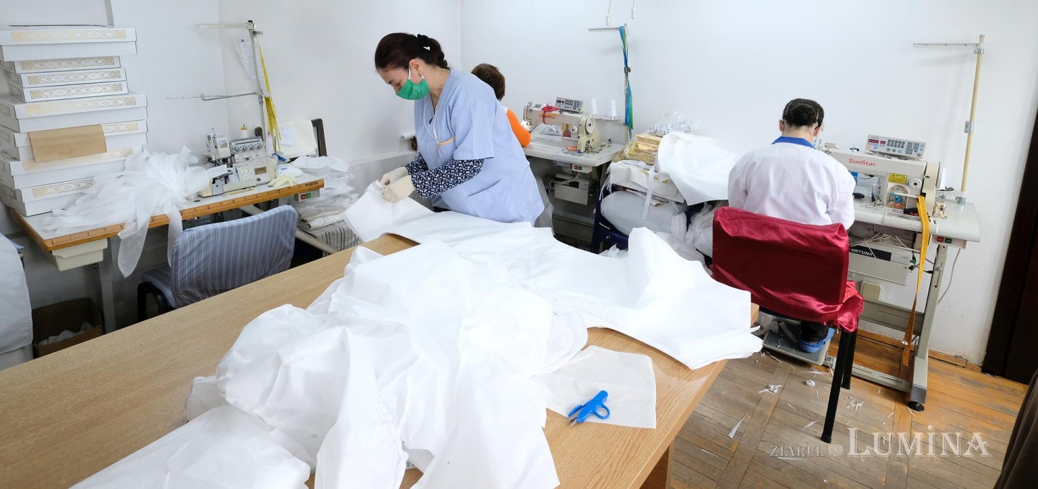 Arhiepiscopia Bucureştilor confecţionează noi combinezoane de protecţie 144078