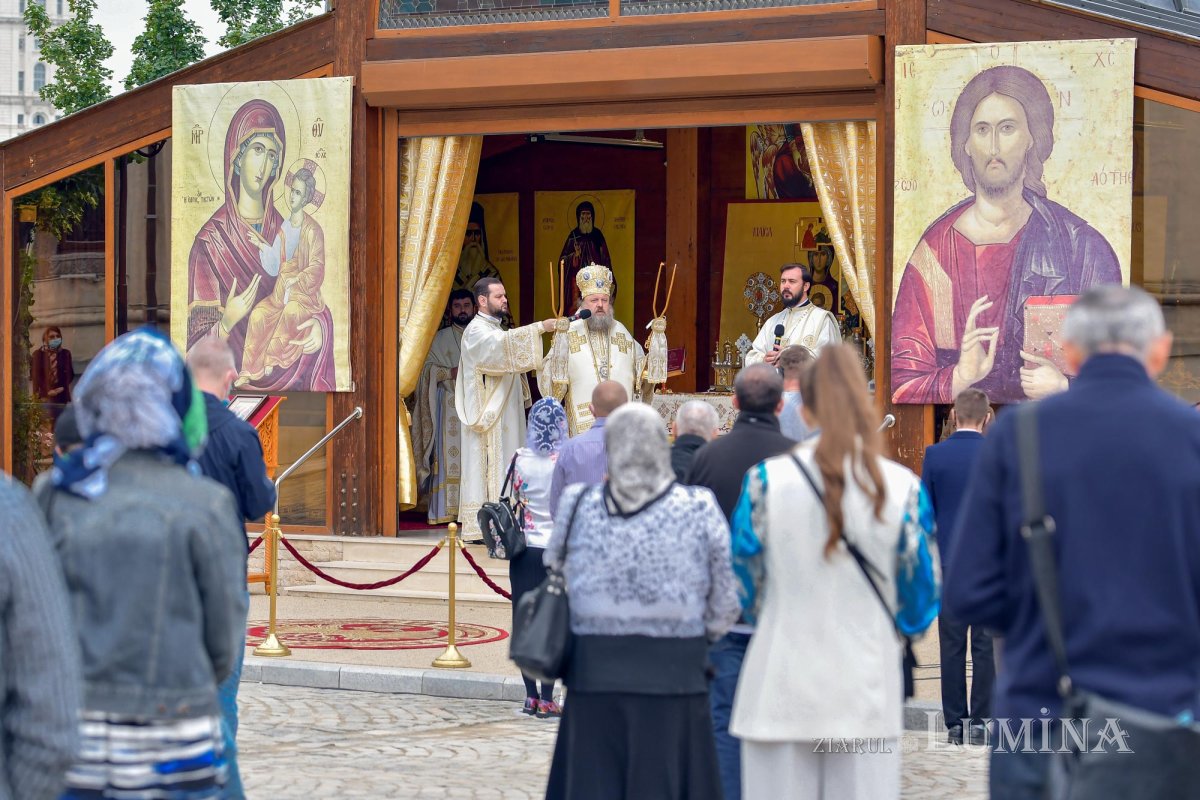 Slujire arhierească în Duminica Samarinencei pe Colina Bucuriei 144827
