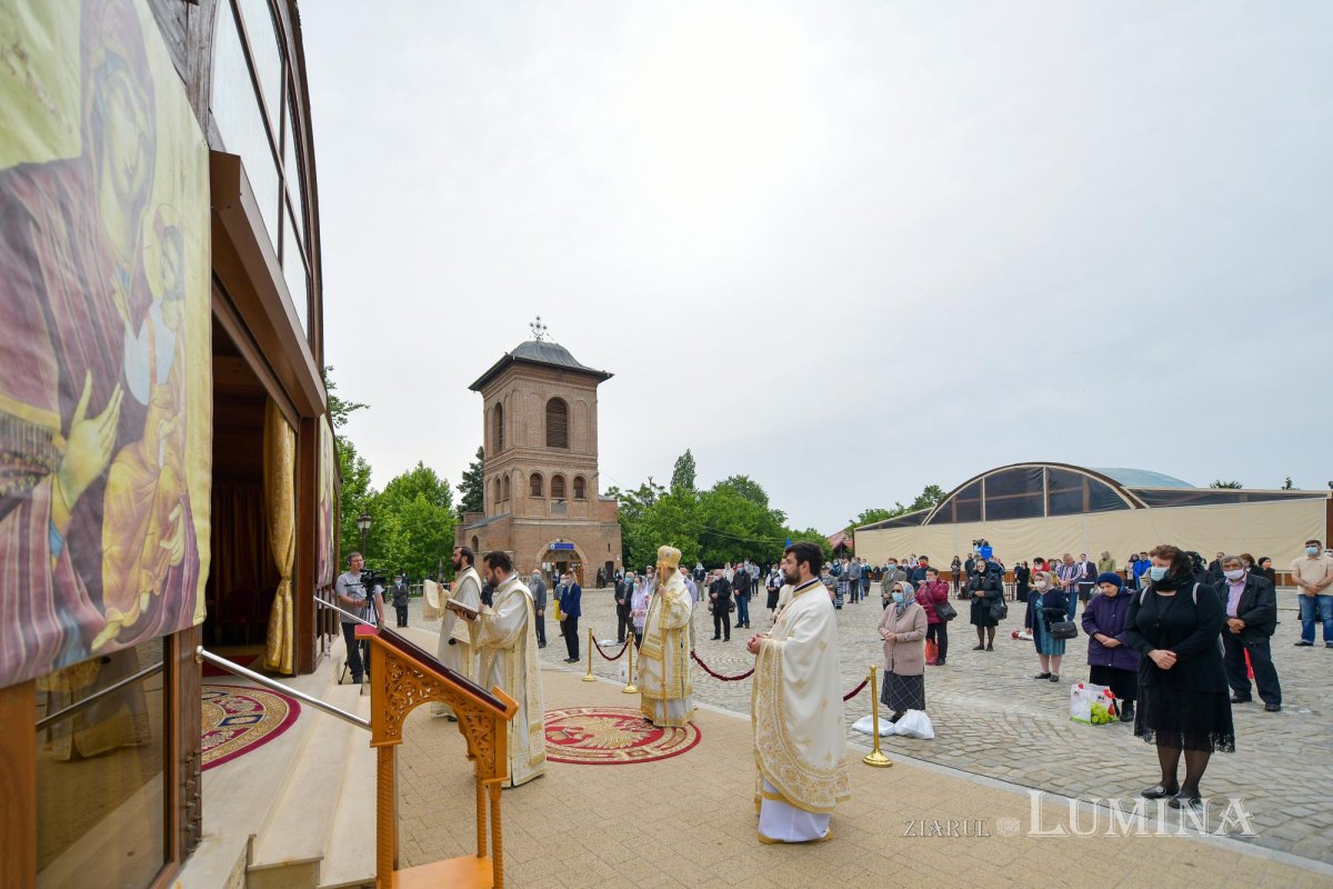 Slujire arhierească în Duminica Samarinencei pe Colina Bucuriei 144831