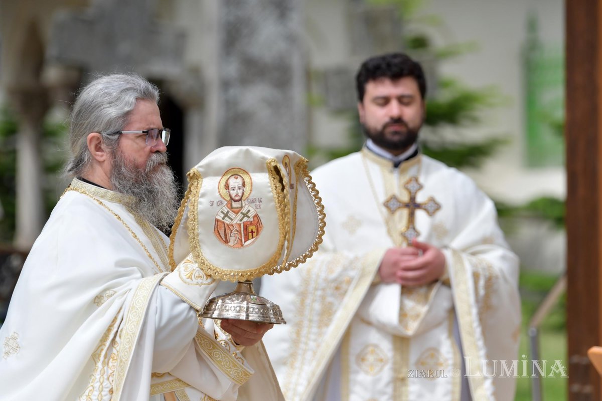 Slujire arhierească în Duminica Samarinencei pe Colina Bucuriei 144861