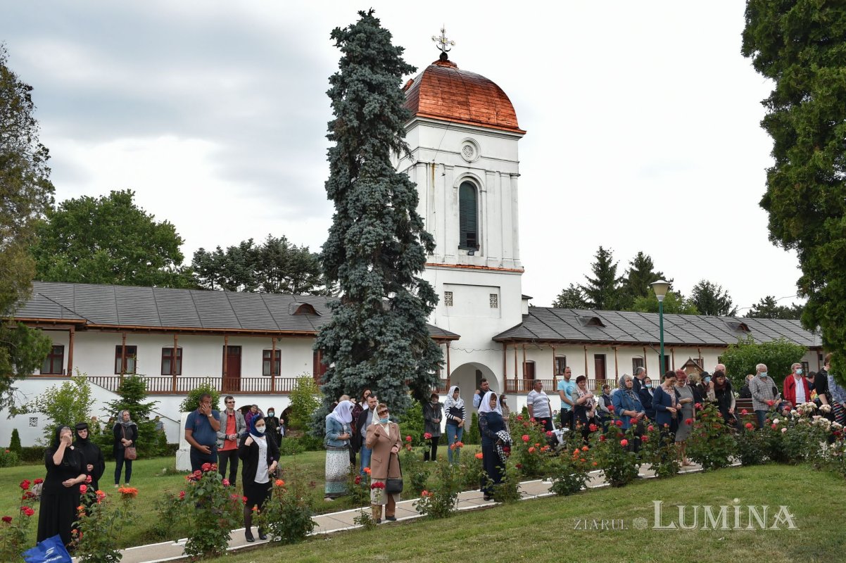 Pogorârea Sfântului Duh, prăznuită la mănăstirea ilfoveană Cernica 146222