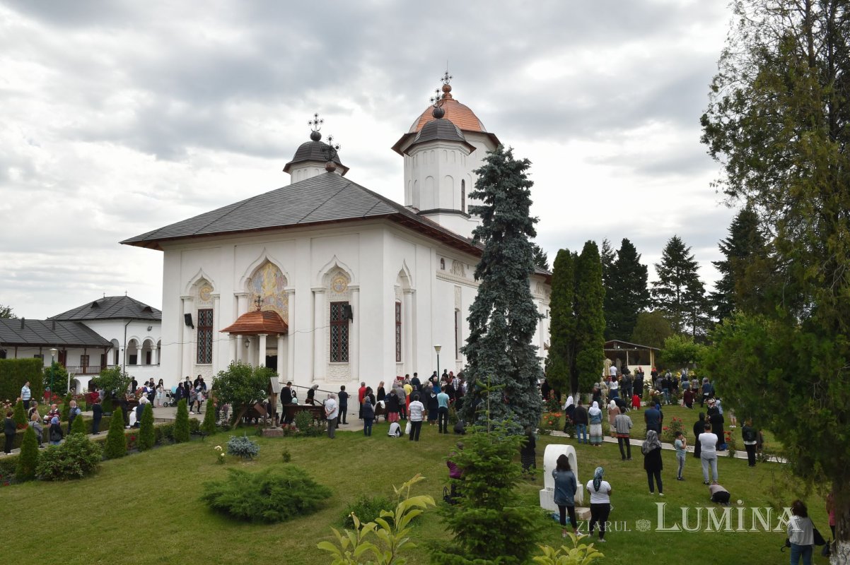 Pogorârea Sfântului Duh, prăznuită la mănăstirea ilfoveană Cernica 146224