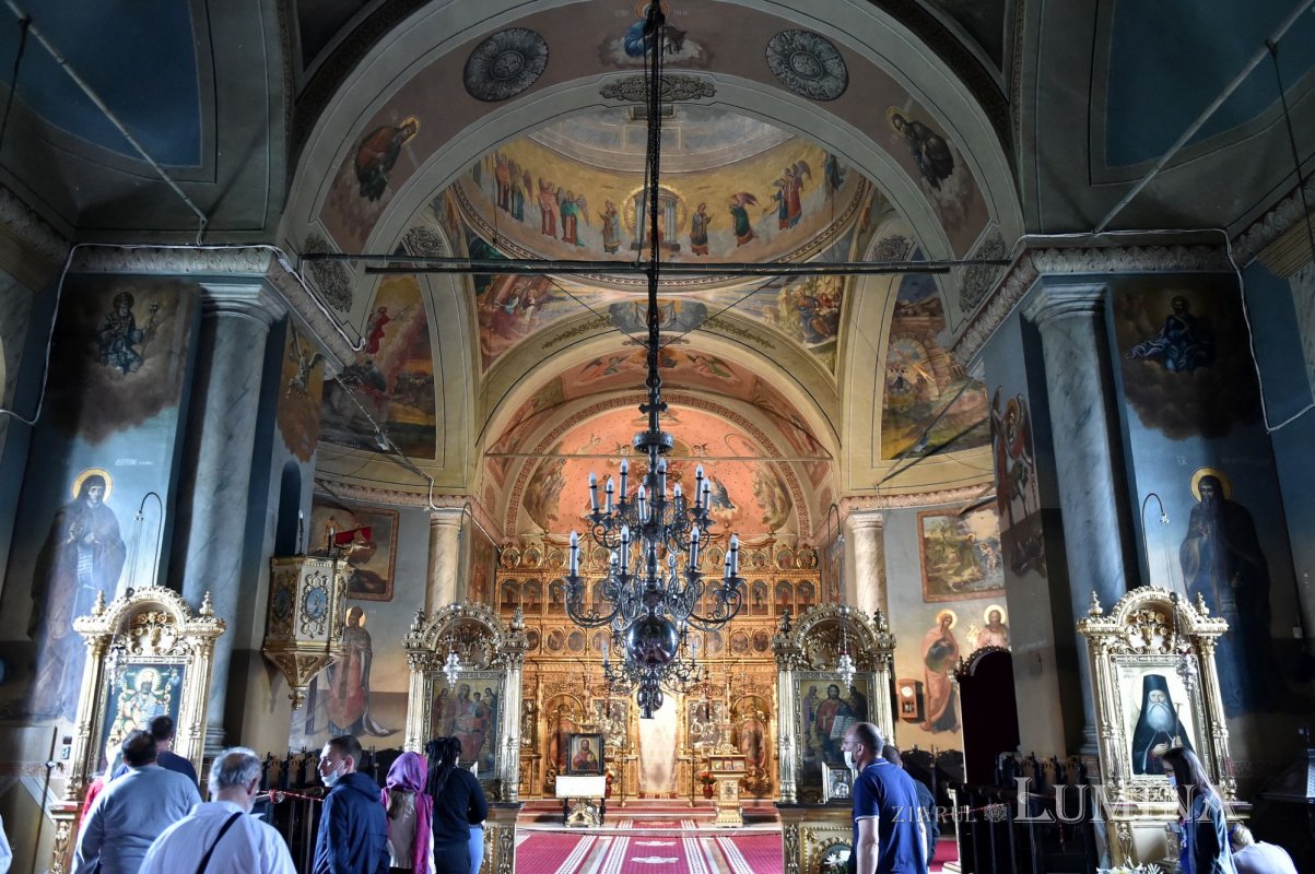 Pogorârea Sfântului Duh, prăznuită la mănăstirea ilfoveană Cernica 146237