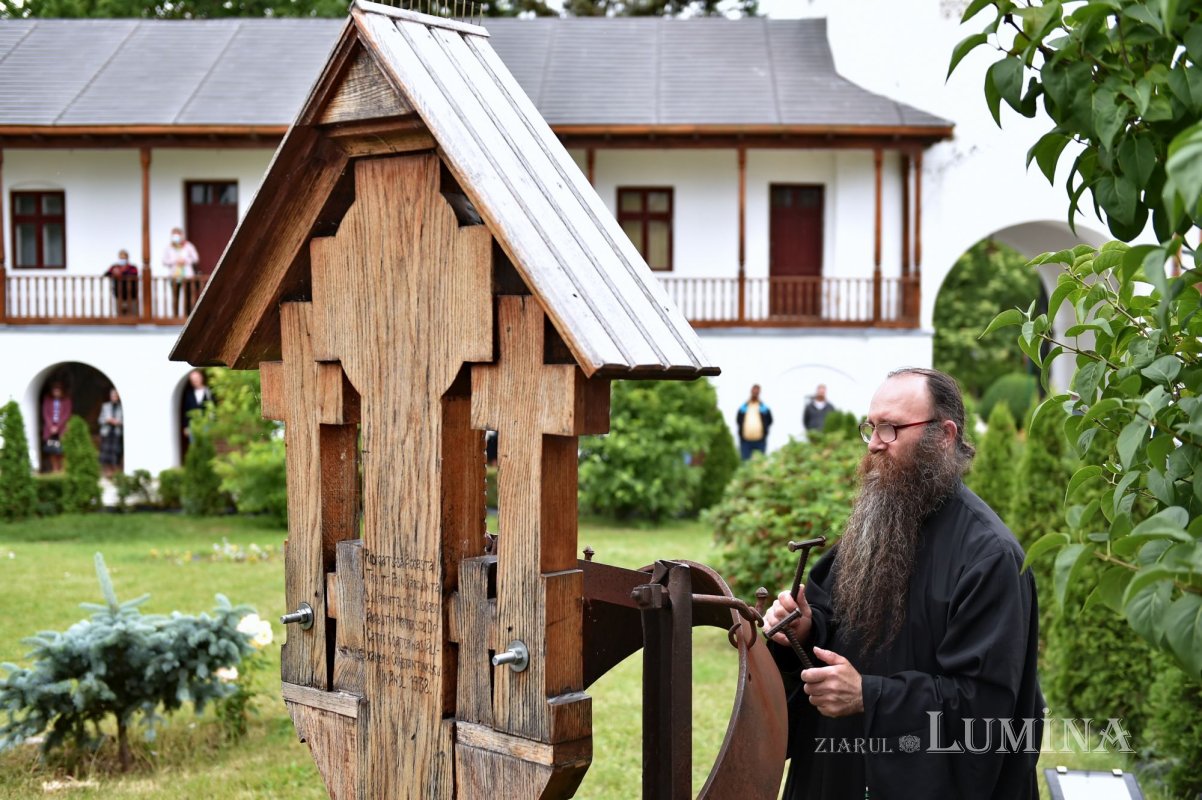 Pogorârea Sfântului Duh, prăznuită la mănăstirea ilfoveană Cernica 146240