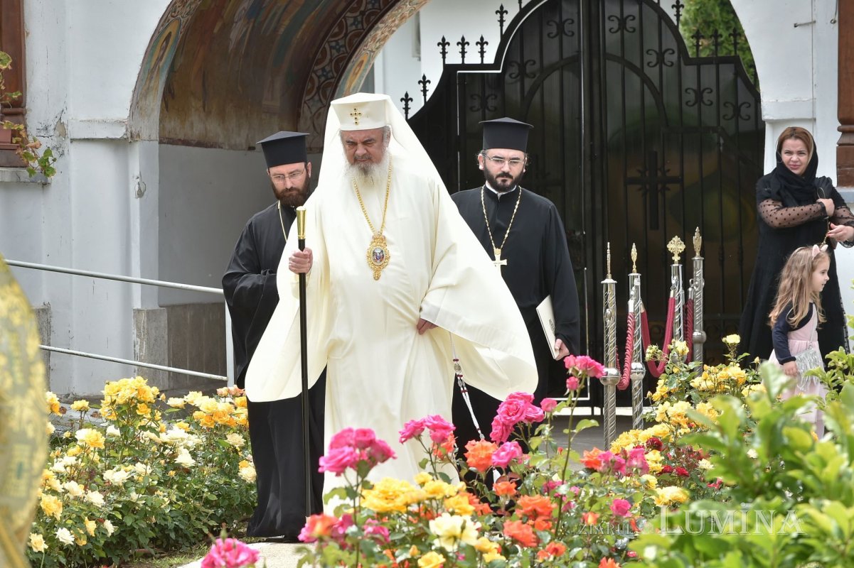 Pogorârea Sfântului Duh, prăznuită la mănăstirea ilfoveană Cernica 146245