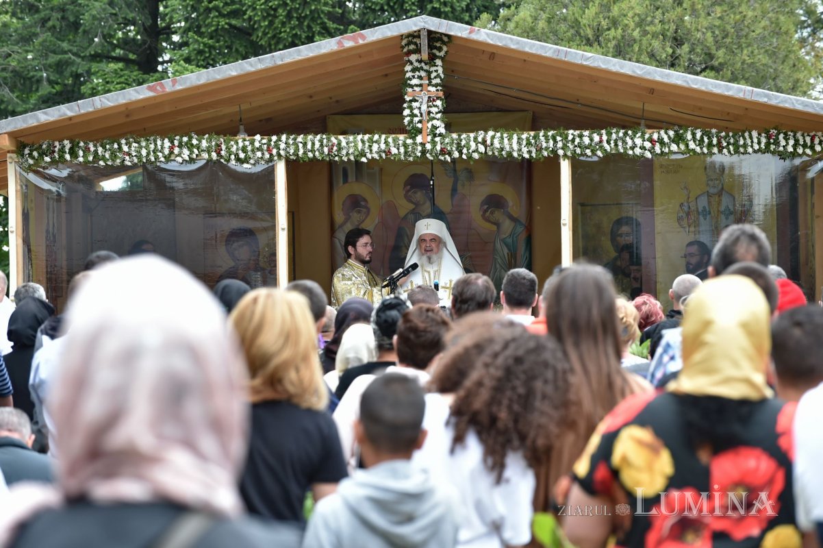 Pogorârea Sfântului Duh, prăznuită la mănăstirea ilfoveană Cernica 146249