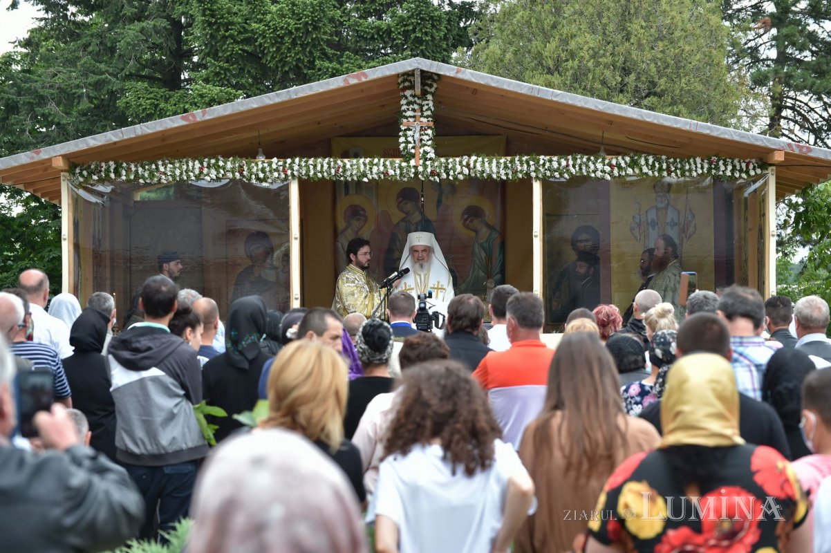 Pogorârea Sfântului Duh, prăznuită la mănăstirea ilfoveană Cernica 146251