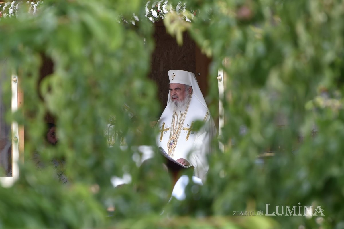 Pogorârea Sfântului Duh, prăznuită la mănăstirea ilfoveană Cernica 146252