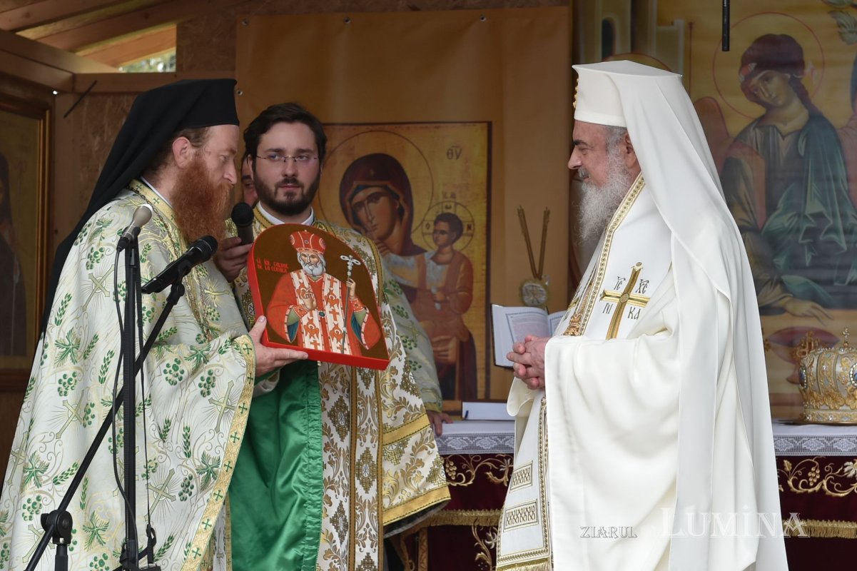 Pogorârea Sfântului Duh, prăznuită la mănăstirea ilfoveană Cernica 146255