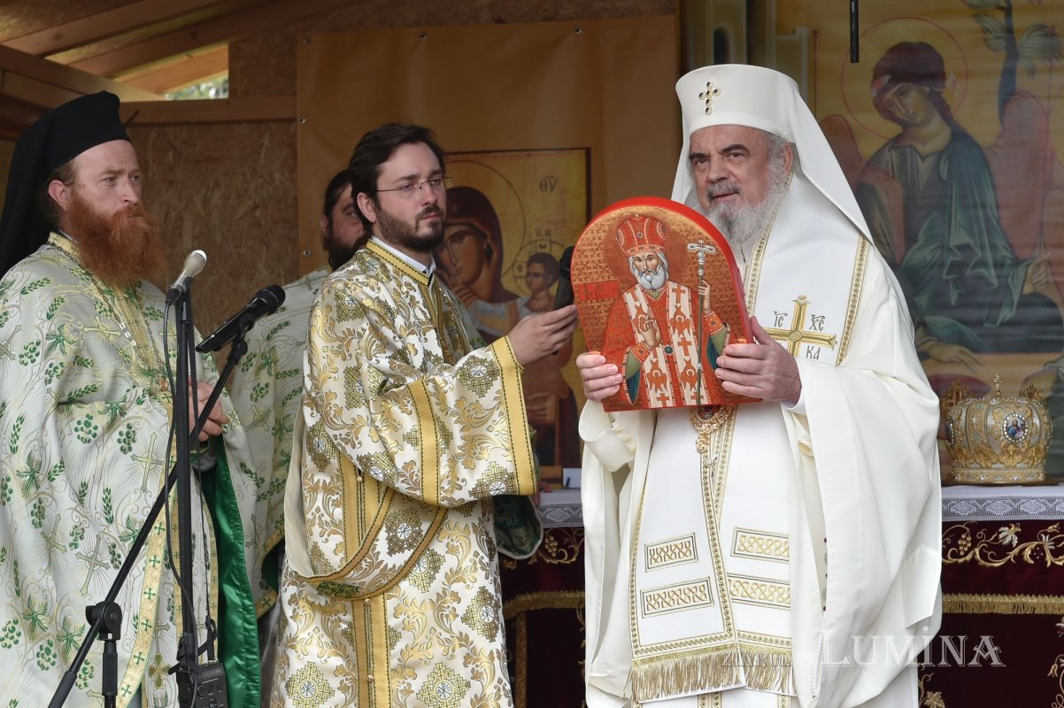 Pogorârea Sfântului Duh, prăznuită la mănăstirea ilfoveană Cernica 146256