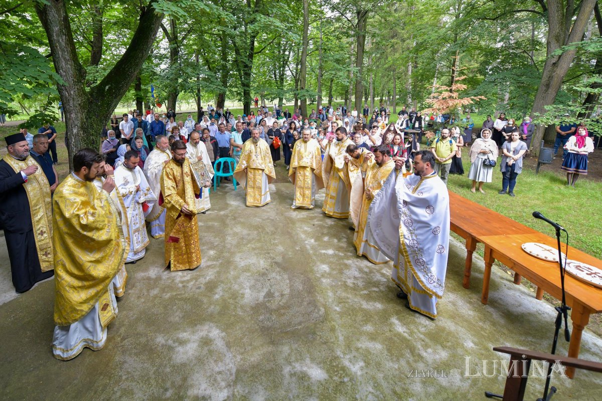 Cinstire și fidelitate pentru Mitropolitul Grigorie Dascălul la Căldăruşani 147256