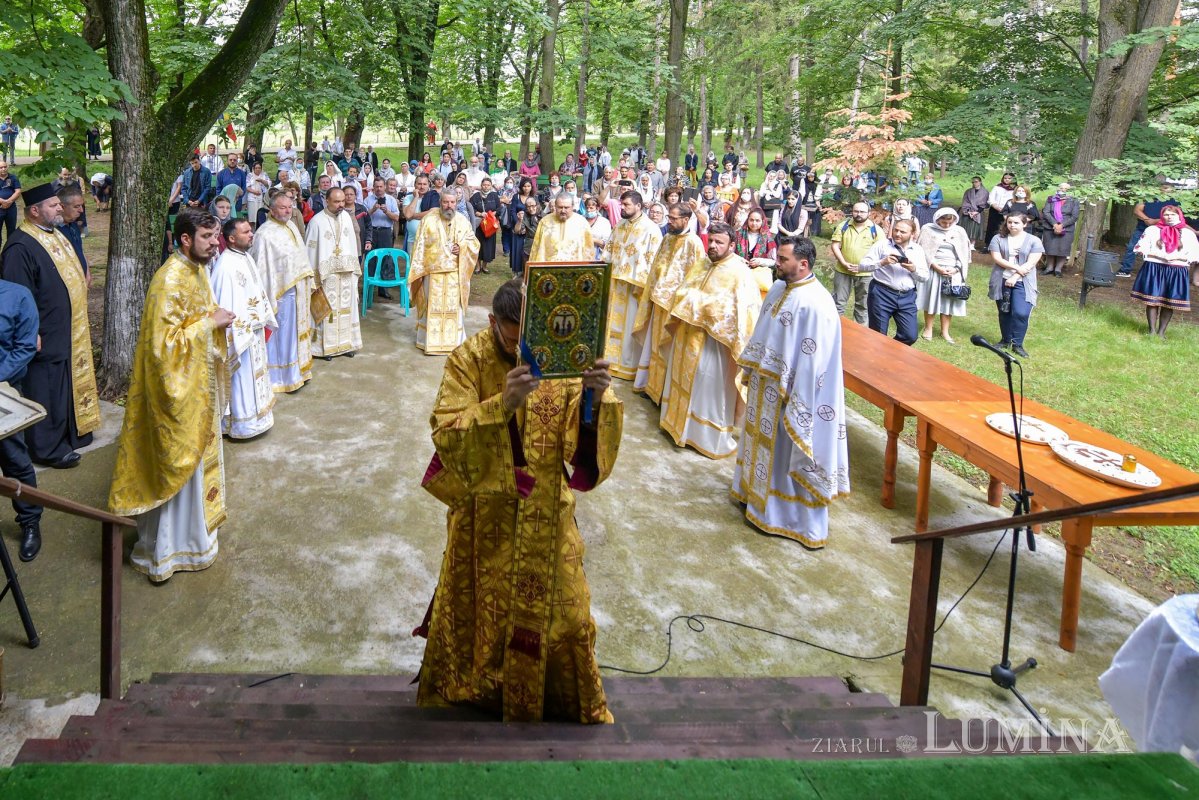 Cinstire și fidelitate pentru Mitropolitul Grigorie Dascălul la Căldăruşani 147257