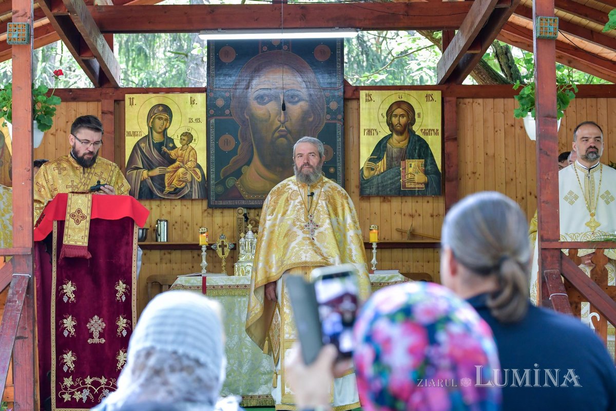 Cinstire și fidelitate pentru Mitropolitul Grigorie Dascălul la Căldăruşani 147261