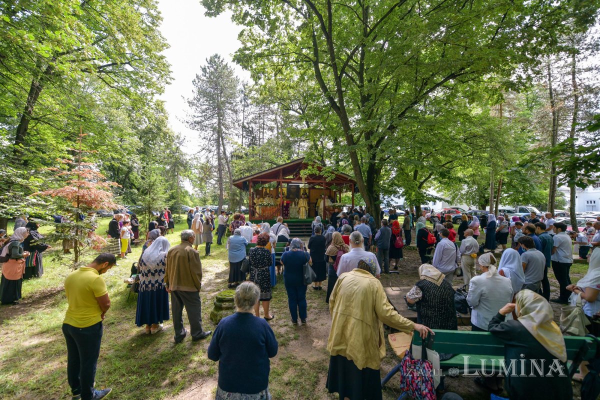 Cinstire și fidelitate pentru Mitropolitul Grigorie Dascălul la Căldăruşani 147270