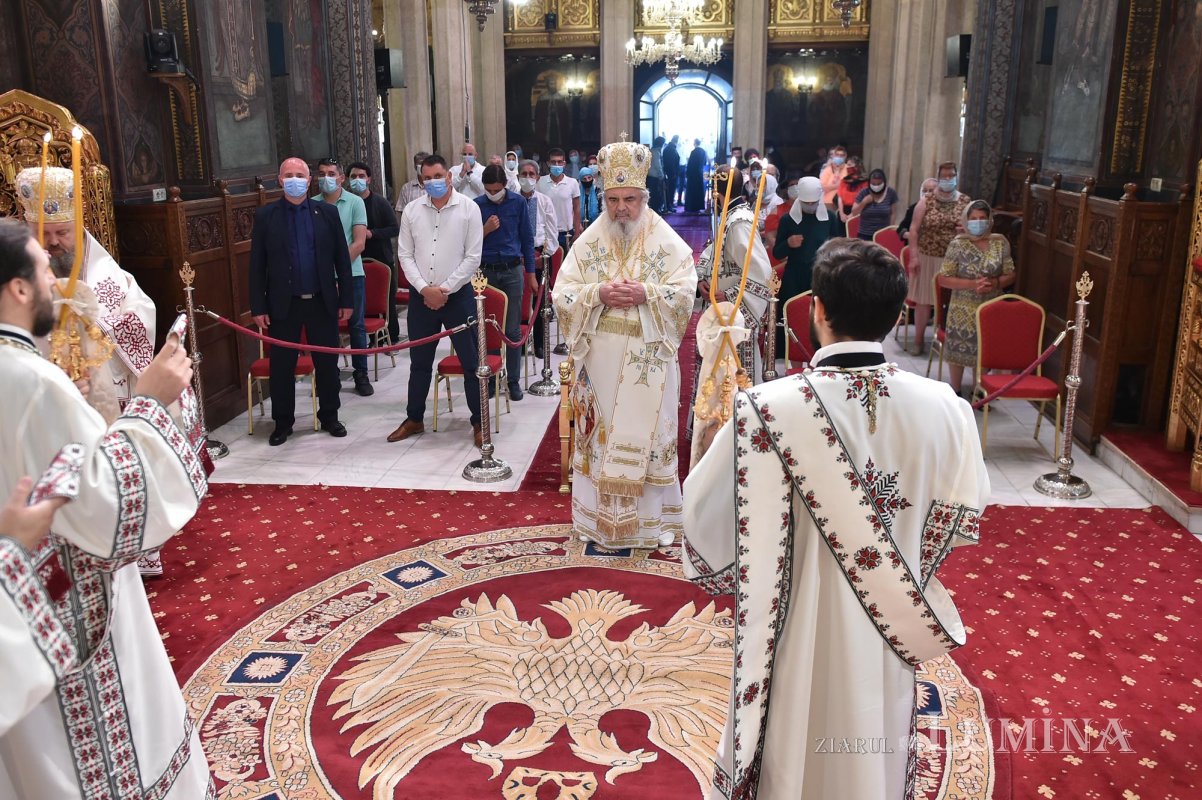 Cinstirea Sfinţilor Apostoli Petru şi Pavel la Catedrala Patriarhală 147698