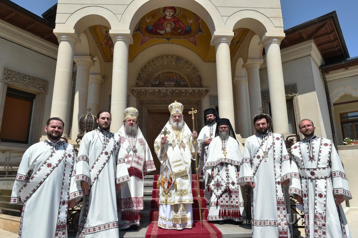 Cinstirea Sfinţilor Apostoli Petru şi Pavel la Catedrala Patriarhală 147714